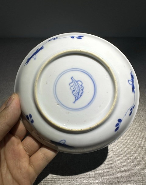 古玩陶瓷康熙青花花卉紋小盤真品鑒賞圖
