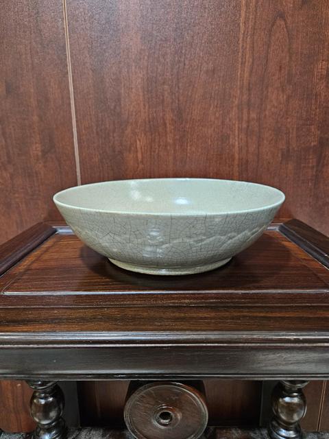 古玩陶瓷哥釉印花蓮瓣紋盤拍賣，當(dāng)前價(jià)格8600元