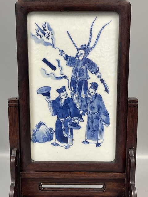 古玩陶瓷清中期 封神榜 人物故事 瓷板 托塔天王李靖拍賣(mài)，當(dāng)前價(jià)格9800元