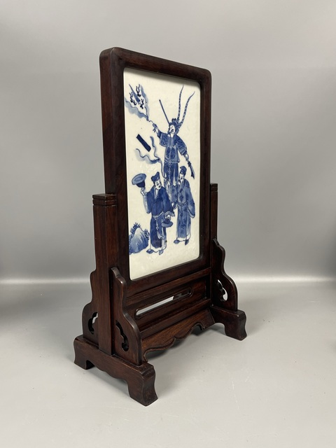 古玩陶瓷清中期 封神榜 人物故事 瓷板 托塔天王李靖拍賣(mài)，當(dāng)前價(jià)格9800元