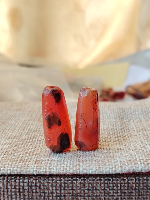 古玩玉器天然紅瑪瑙多棱珠2顆拍賣,當(dāng)前價(jià)格78元