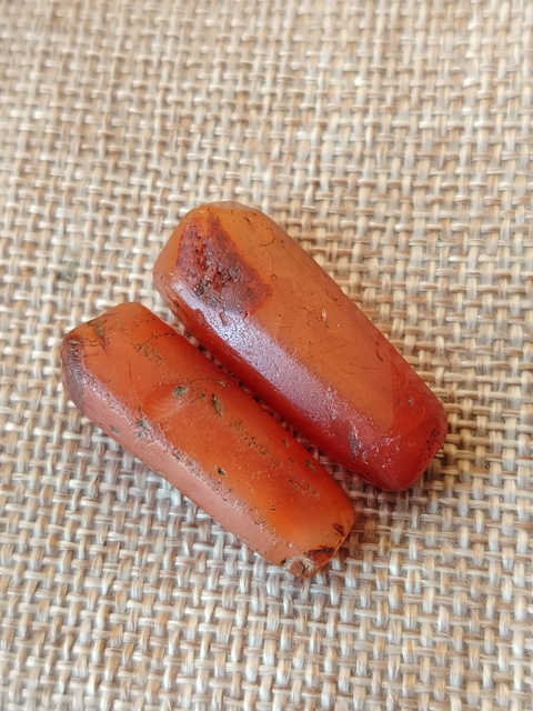 古玩玉器天然紅瑪瑙多棱珠2顆拍賣,當(dāng)前價(jià)格78元