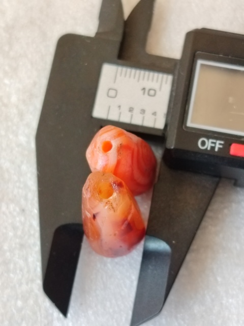 古玩玉器天然紅瑪瑙多棱珠2顆拍賣,當前價格78元