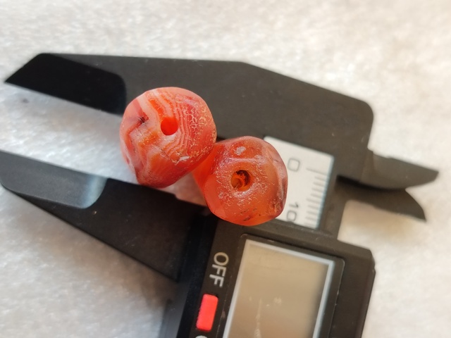 古玩玉器天然紅瑪瑙多棱珠2顆拍賣,當前價格78元