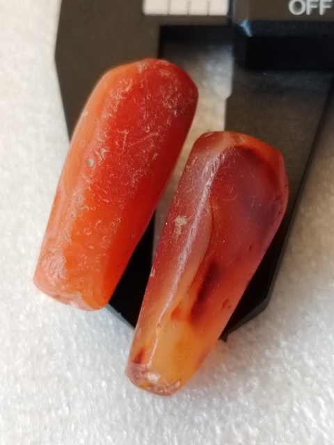 古玩玉器天然紅瑪瑙多棱珠2顆拍賣,當前價格78元