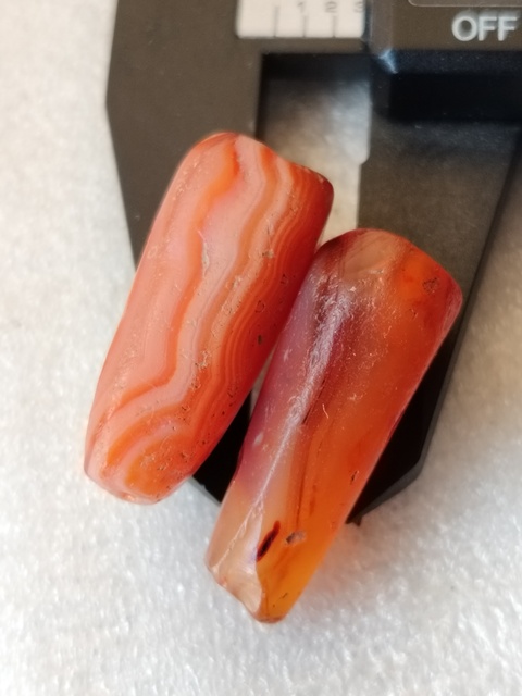 古玩玉器天然紅瑪瑙多棱珠2顆拍賣,當前價格78元