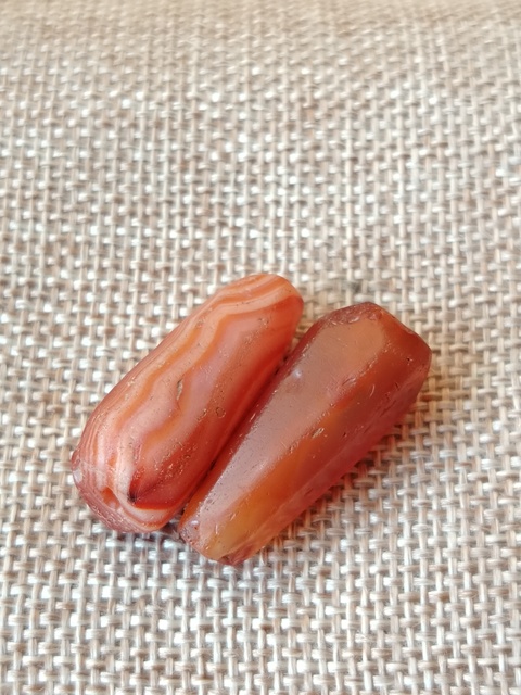 古玩玉器天然紅瑪瑙多棱珠2顆拍賣,當前價格78元