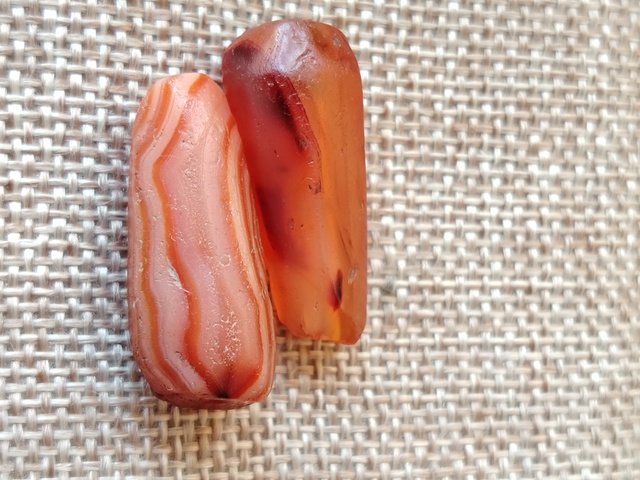 古玩玉器天然紅瑪瑙多棱珠2顆拍賣,當前價格78元
