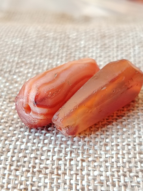 古玩玉器天然紅瑪瑙多棱珠2顆拍賣,當前價格78元