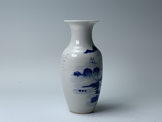 古玩陶瓷清晚期·青花山水風景紋羅漢瓶拍賣,當前價格3000元