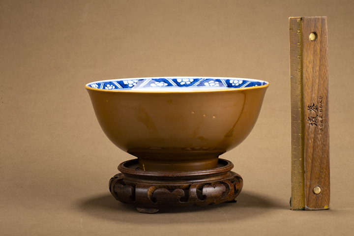 古玩陶瓷清康熙·外紫金釉內青花花蝶紋碗拍賣，當前價格3999元