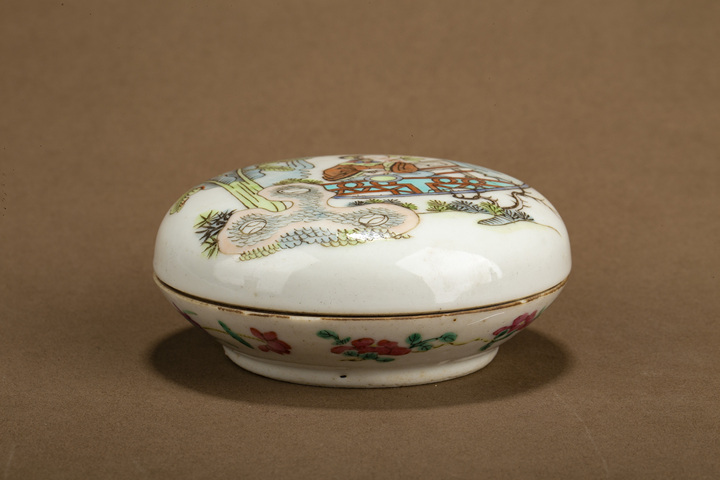 古玩陶瓷清晚·粉彩仕女紋蓋盒真品鑒賞圖