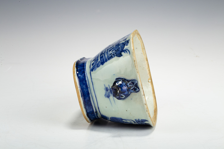 古玩陶瓷清乾隆·青花山水樓閣紋牲耳恭盒真品鑒賞圖