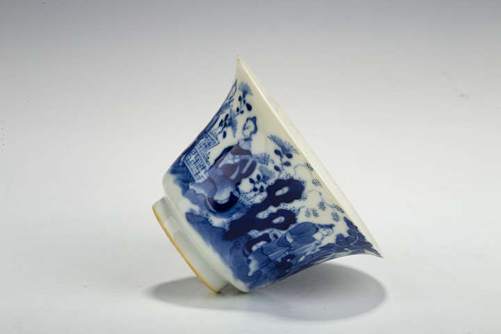 古玩陶瓷清光緒·青花仕女吹奏圖蓋碗拍賣,當(dāng)前價(jià)格5688元