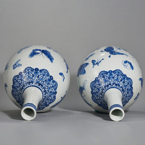 古玩陶瓷粉彩花卉蝴蝶紋膽瓶一對真品鑒賞圖
