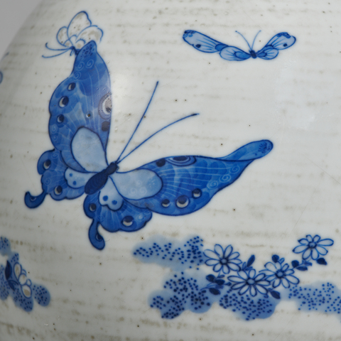 古玩陶瓷粉彩花卉蝴蝶紋膽瓶一對真品鑒賞圖