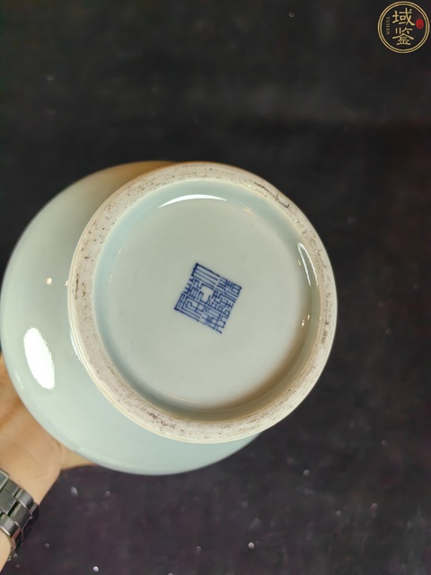 古玩陶瓷【實(shí)物保真】民國(guó)·青釉暗刻夔龍紋琵琶尊拍賣，當(dāng)前價(jià)格9380元