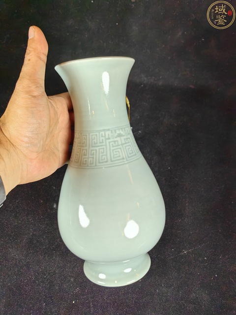 古玩陶瓷【實(shí)物保真】民國(guó)·青釉暗刻夔龍紋琵琶尊拍賣，當(dāng)前價(jià)格9380元