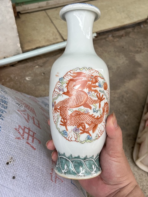 古玩陶瓷龍紋瓶真品鑒賞圖
