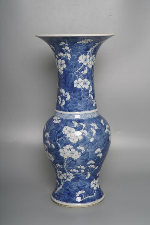 古玩陶瓷青花留白冰梅紋鳳尾尊真品鑒賞圖