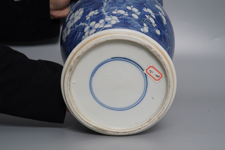 古玩陶瓷青花留白冰梅紋鳳尾尊真品鑒賞圖