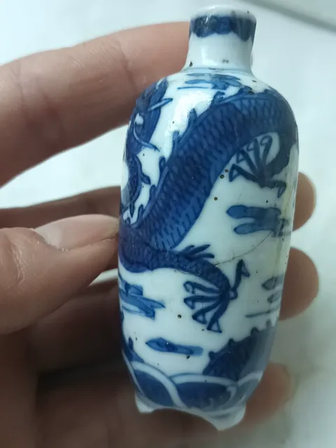 古玩陶瓷青花鼻煙壺，是縮釉孔真品鑒賞圖