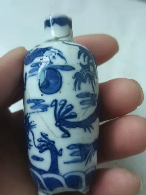 古玩陶瓷青花鼻煙壺，是縮釉孔真品鑒賞圖