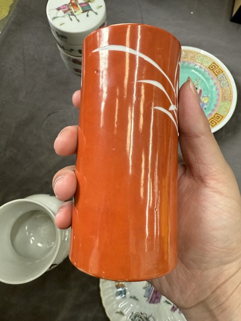 古玩陶瓷晚清紅釉留白一束蘭詩文筆筒拍賣,當前價格3888元