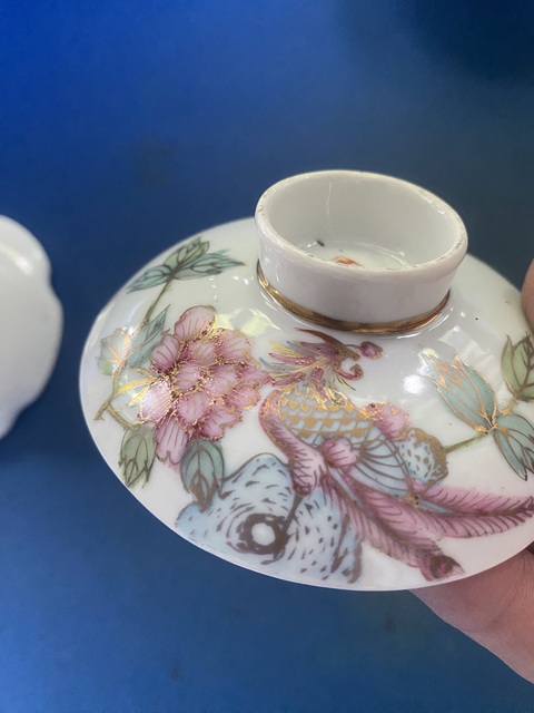 古玩陶瓷粉彩鳳穿牡丹圖蓋碗真品鑒賞圖