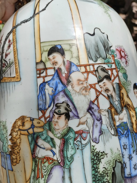 古玩陶瓷粉彩人物故事雙耳瓶真品鑒賞圖