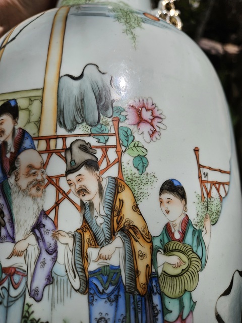 古玩陶瓷粉彩人物故事雙耳瓶真品鑒賞圖