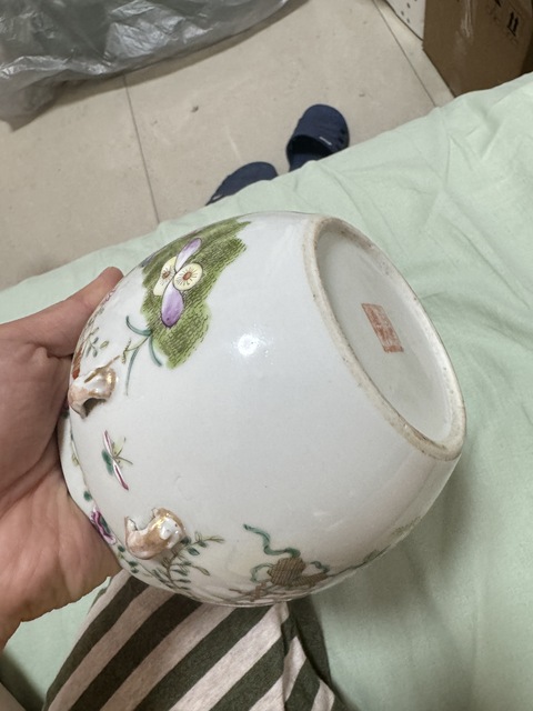 古玩陶瓷花蝶紋粉彩四系粥罐真品鑒賞圖
