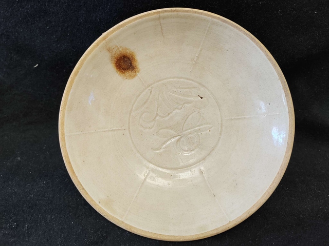 古玩陶瓷南定六出筋刻花盤真品鑒賞圖