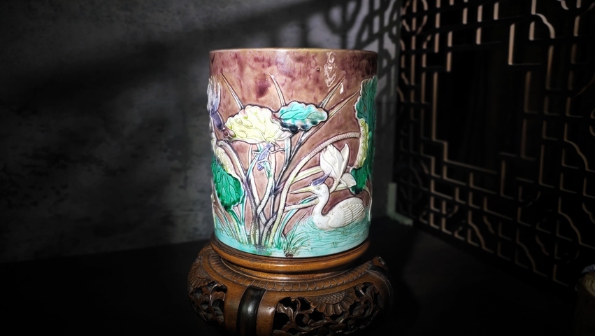 古玩陶瓷民國·素三彩堆塑一路連科紋筆筒拍賣，當前價格6600元