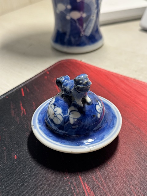 古玩陶瓷青花留白冰梅紋雞腿蓋瓶真品鑒賞圖