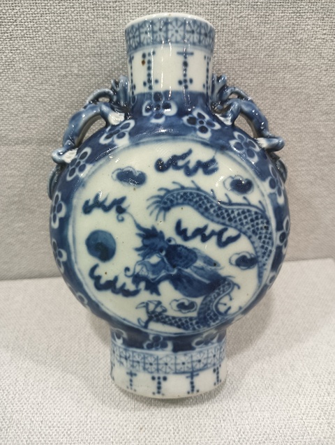 古玩陶瓷青花抱月瓶真品鑒賞圖
