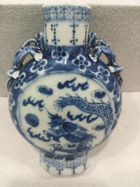 古玩陶瓷青花抱月瓶真品鑒賞圖