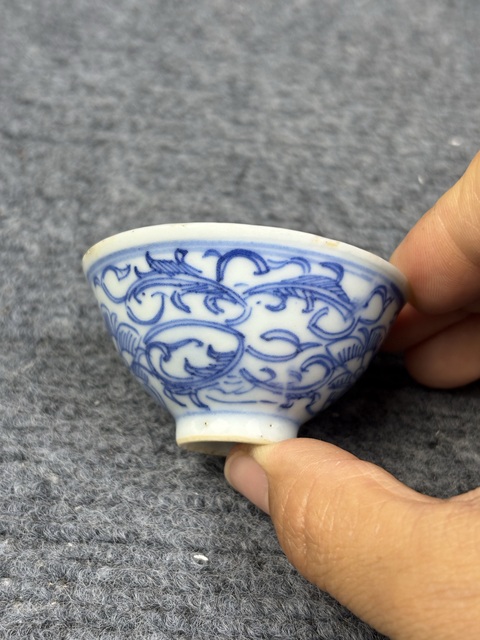 古玩陶瓷青花纏枝花卉紋壓手杯拍賣，當前價格238元