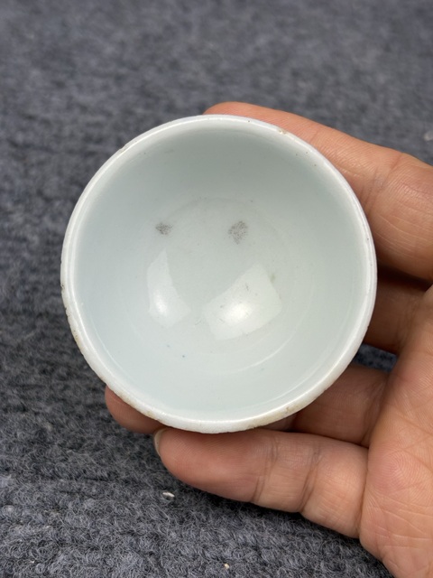 古玩陶瓷青花纏枝花卉紋壓手杯拍賣，當前價格238元