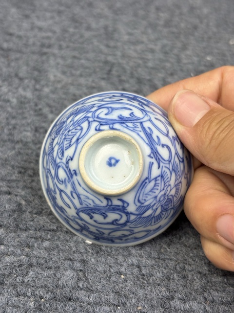 古玩陶瓷青花纏枝花卉紋壓手杯拍賣，當前價格238元