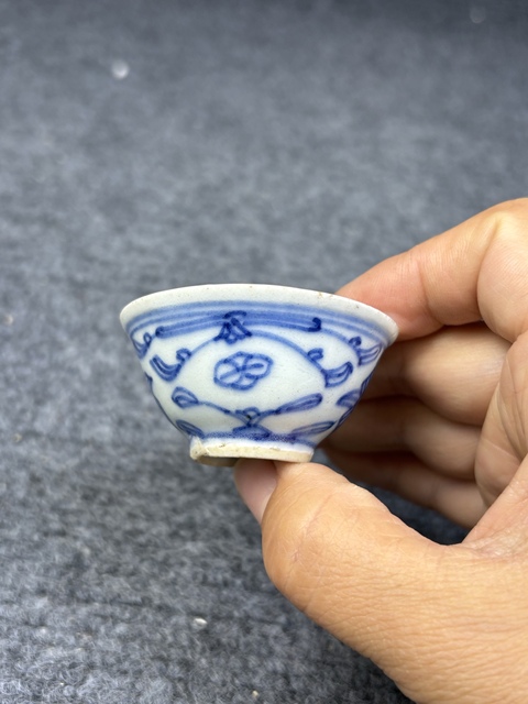 古玩陶瓷青花纏枝花卉紋小杯拍賣，當前價格588元