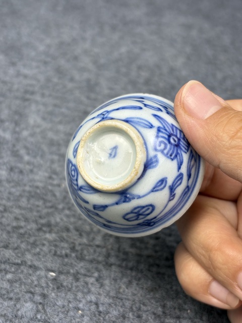 古玩陶瓷青花纏枝花卉紋小杯拍賣，當前價格588元