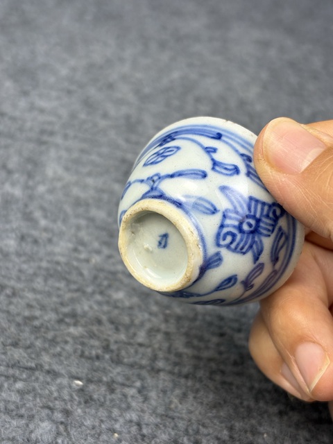 古玩陶瓷青花纏枝花卉紋小杯拍賣，當前價格588元