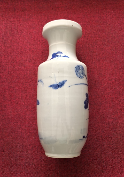 古玩陶瓷清晚期青花花鳥棒槌瓶拍賣,當(dāng)前價(jià)格9888元