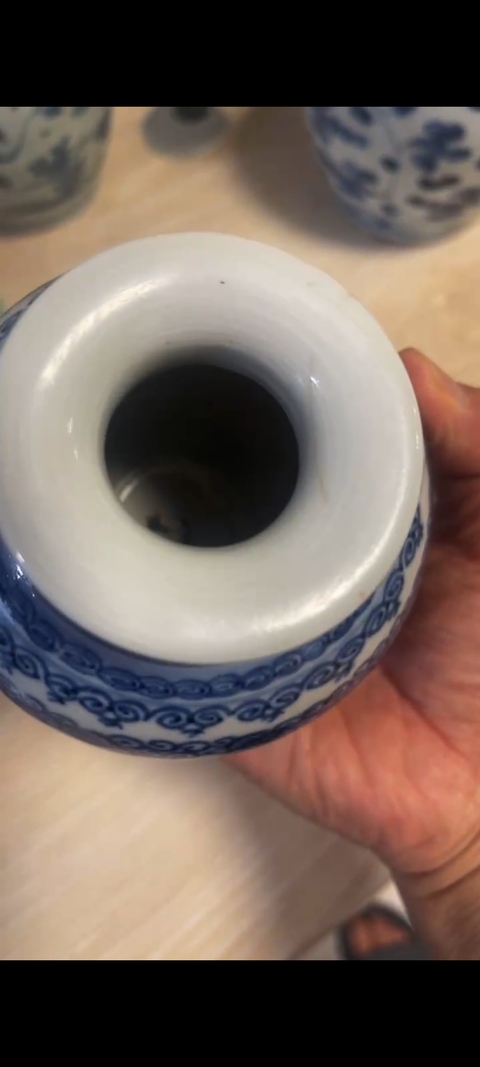 古玩陶瓷青花瓶真品鑒賞圖