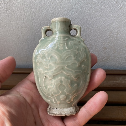 古玩陶瓷清中期豆青釉夔龍壽字雙系瓶拍賣，當前價格580元
