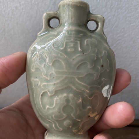 古玩陶瓷清中期豆青釉夔龍壽字雙系瓶拍賣，當前價格580元