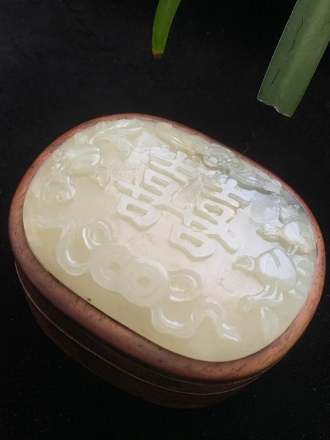 古玩玉器清代和田玉鑲紅木蓋盒拍賣，當前價格28000元