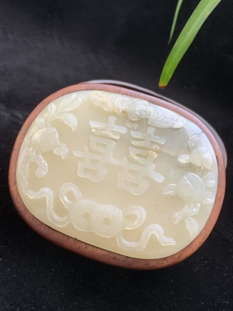 古玩玉器清代和田玉鑲紅木蓋盒拍賣，當前價格28000元