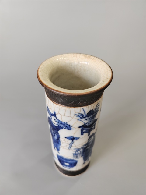 古玩陶瓷晚清市井人物·花觚拍賣，當前價格3200元